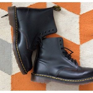 New Original Dr. Martens AirWair Black Genuine Leather Boots